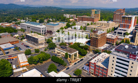 Vista aérea de la ciudad de Asheville, NC, EE.UU.