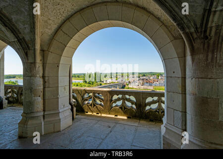 El castillo renacentista de Amboise y vista sobre el río Loira, Valle del Loira, Indre-et-Loire, Center-Val Departement de Loire, Francia, Europa Foto de stock