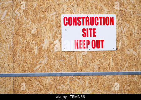Manténgase fuera de signo en construcción sitio en construcción Foto de stock