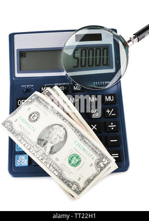 Concepto de fraude con la lupa y calculadora, aislado en blanco Foto de stock