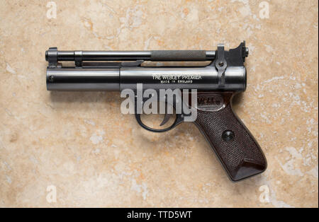 Pistola de aire fotografías e imágenes de alta resolución - Alamy