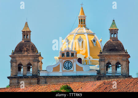 Iglesia de San Pedro Claver, en el casco antiguo de la ciudad, Cartagena, sitio del Patrimonio Mundial de la UNESCO, el departamento de Bolívar, Colombia Foto de stock