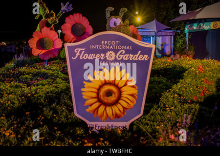 Orlando, Florida. Junio 03, 2019. Jardín de flores y firmar en Epcot en Walt Disney World Resort .