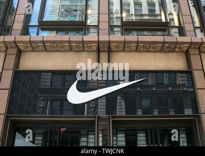 Nike soho retail fotografías de alta resolución - Alamy