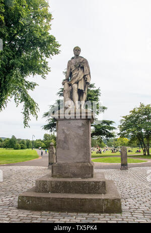 Perth, en Escocia, Reino Unido. El 23 de junio de 2019: Una estatua del escritor escocés, Sir Walter Scott. Foto de stock