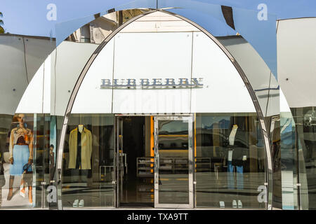 Fachada de la tienda Burberry en Londres, Inglaterra Fotografía de stock -  Alamy