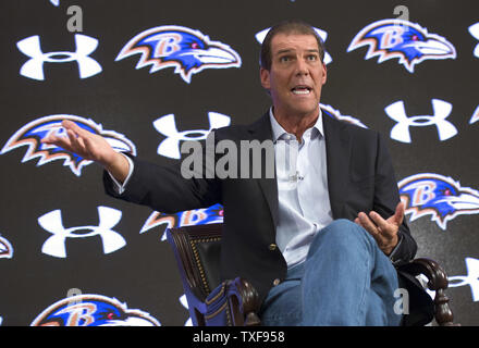 Baltimore Ravens Steve Bisciotti propietario habla con la prensa sobre liberación de Ray Rice y el conocimiento del equipo de física del arroz altercado con en las instalaciones
