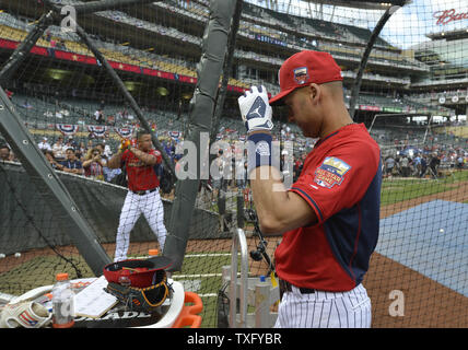 American League's Derek Jeter (R) watches as teammate Robinson Cano takes  some swings during batting practice before the 2014 MLB All Star Game at  Target Field on July 15, 2014 in Minneapolis.