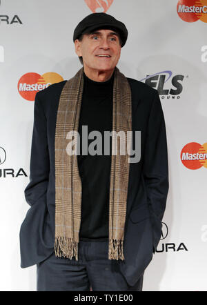 James Taylor 2010 asiste a la persona MusiCares del año homenaje a Neil Young en Los Angeles el 29 de enero de 2010. UPI/Jim Ruymen Foto de stock