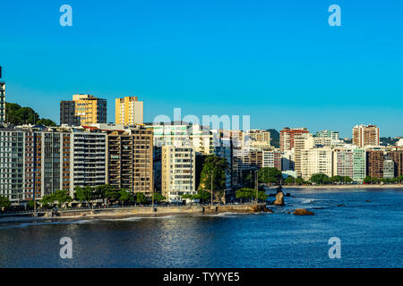Ciudad junto al mar. Ciudad de Niterói, en el estado de Rio de Janeiro, Brasil en América del Sur.