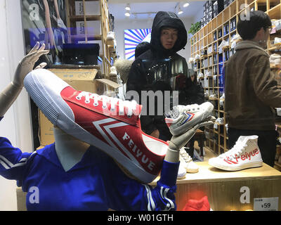 Tienda china para zapatos, nacional pero se asemejen a conversar, EE.UU. en  Beijing el 18