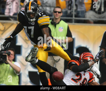 15 November 2009: Cincinnati Bengals running back Cedric Benson (32) prior  to the NFL football game between the Cincinnati Bengals and the Pittsburgh  Steelers at Heinz Field in Pittsburgh, Pennsylvania. .Mandatory Credit 