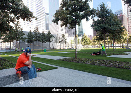 9 de septiembre de 2011, dos días antes del décimo aniversario de los ataques del 11 de septiembre, los trabajadores listo el World Trade Center..Crédito de la foto: Sipa Press