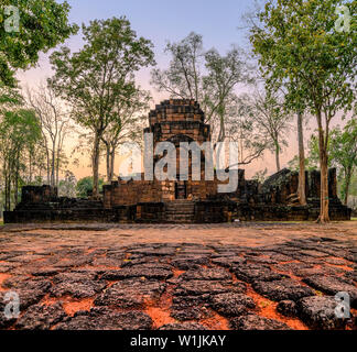 Prasat Muang Sing son antiguas ruinas del templo Khmer en el parque histórico de Sai Yok, Kanchanaburi, Tailandia Foto de stock