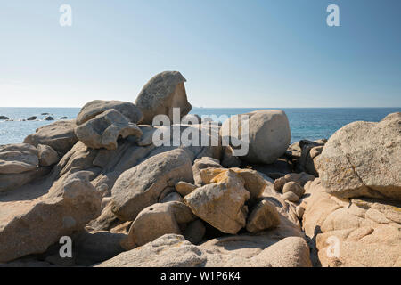 Córcega, Francia rocas a la Plage de Palombaggia Foto de stock