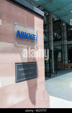 Entrada a la sede en Nikkei Bracken House, de la ciudad de Londres, Reino Unido Foto de stock