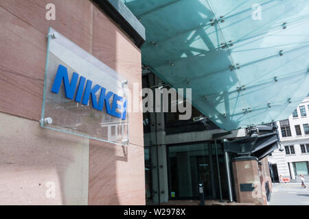 Entrada a la sede en Nikkei Bracken House, de la ciudad de Londres, Reino Unido Foto de stock