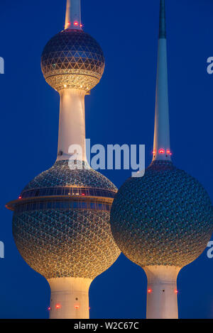 Kuwait, Kuwait City, Sharq, las torres de Kuwait en el Golfo Arábigo Street Foto de stock