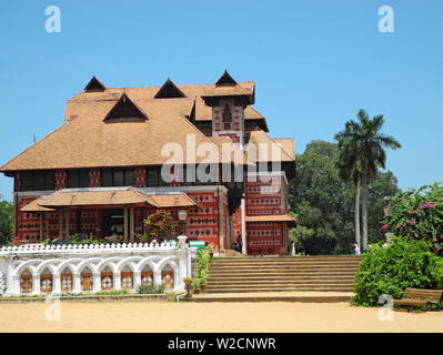 Edificio del museo en el zoológico de la ciudad de Trivandrum Foto de stock