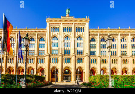 Edificio de gobierno del distrito de la Alta Baviera, Munich Foto de stock