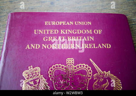 Color burdeos británico pasaporte de la UE Foto de stock