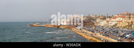 Tel Aviv, Israel - 13 de abril, 2019: Bella Vista aérea del puerto de Jaffa durante un día soleado. Foto de stock