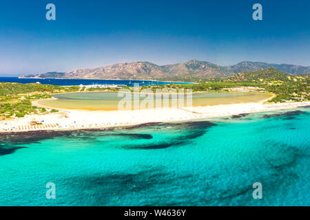 Playa Porto Giunco, Villasimius, Cerdeña, Italia. Cerdeña es la segunda isla más grande del Mar Mediterráneo.