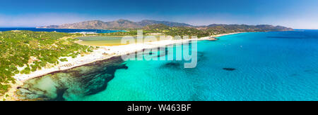 Playa Porto Giunco, Villasimius, Cerdeña, Italia. Cerdeña es la segunda isla más grande del Mar Mediterráneo.