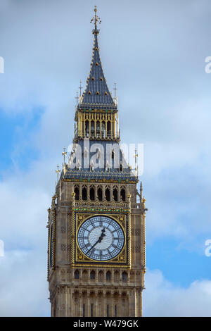 Big Ben es el sobrenombre de la gran campana del reloj en el extremo norte del Palacio de Westminster en Londres, Inglaterra. Generalmente se extiende a volver Foto de stock
