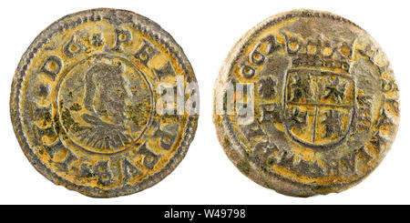 Antigua moneda de cobre española del Rey Felipe IV. 1662. Acuñado en Coruña. 8 Maravedis. Foto de stock