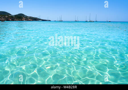Ibiza Playa Cala Tarida en Sant Josep de Islas Baleares Foto de stock