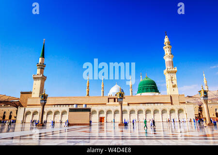Este santo masjid ubicado en la ciudad de Madinah en Arabia Saudita. Es la una de la mezquita más grande del mundo, es el segundo lugar más sagrado de ISL Foto de stock