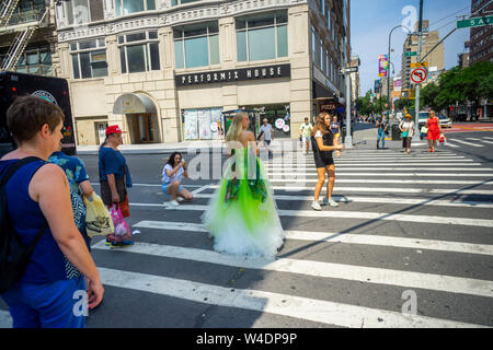 Ropa de clima cálido y húmedo fotografías e imágenes de alta