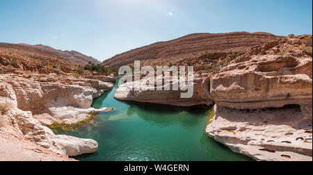 Ver a lo largo de Wadi Bani khalid, Omán Foto de stock