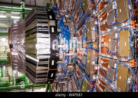 El CERN, Francia - 25 de junio, 2019: una parte del Gran Colisionador de Hadrones (LHC) es visto underground enla parte francesa del CERN. Foto de stock
