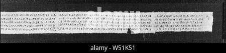 Momia Encintado con hechizos del Libro de los Muertos, Desconocido, Egipto, 3ª - 1ª siglo A.C., lino Foto de stock