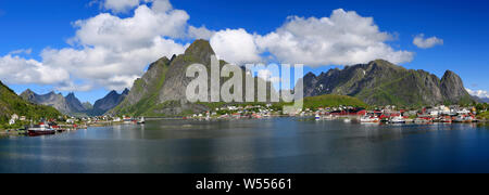 Pintoresca vista panorámica de Reine, las islas Lofoten en Noruega