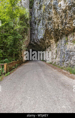 Italia Friuli Val Cellina Barcis - camino viejo de la Valcellina - Parque Natural de la Dolomiti Friulane