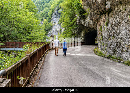 Italia Friuli Val Cellina Barcis - camino viejo de la Valcellina - Parque Natural de la Dolomiti Friulane