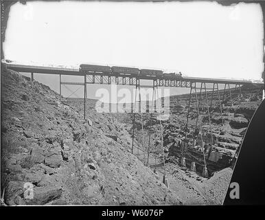 Núm. 139), antiguo puente del ferrocarril de Santa Fe a través de Diablo  Canyon, Arizona, mostrando el tren y signos de Albuquerque, Nuevo  Fotografía de stock - Alamy