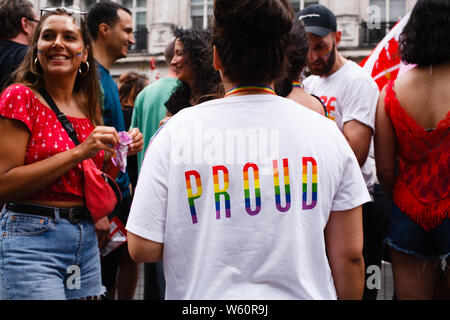 El 6 de julio de 2019, Londres, Reino Unido: juerguistas disfrutar durante el 2019 Desfile del Orgullo Gay en Londres.Este año marca el 50º aniversario de los disturbios de Stonewall de 1969 en Nueva York, un levantamiento provocado por una redada de la policía en un club gay del Stonewall Inn, en Greenwich Village. Los disturbios son a menudo visto como el momento en que se puso en marcha el moderno movimiento de derechos gay, en los EE.UU. y más allá. Crédito: David Cliff SOPA/Images/Zuma alambre/Alamy Live News Foto de stock