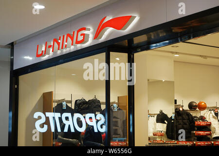 Archivo-Vista de una tienda de ropa deportiva Li-Ning en Shanghai, China,  31 de enero de 2018. Sportswear fabricante chino Li Ning Co Ltd ha  depositado su confianza Fotografía de stock - Alamy