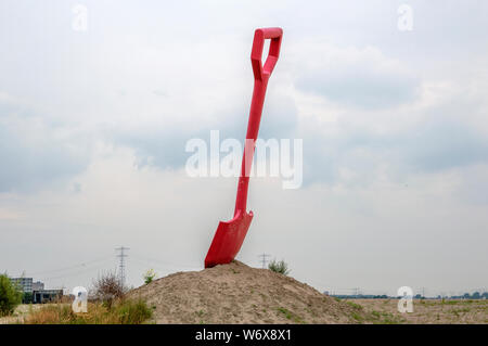 Kunst Als Cadeautje estatua en IJburg Amsterdam Países Bajos 2019 Foto de stock
