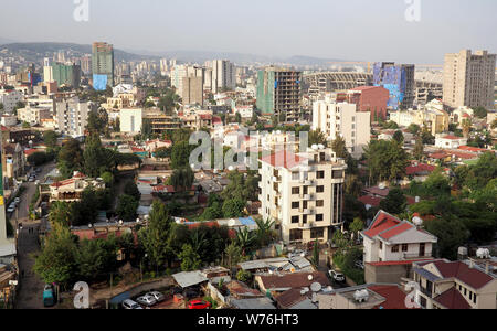 Addis Abeba, Etiopía, 18 de julio de 2019 : La gran ciudad de Addis Abeba, capital de Etiopía, es una de las ciudades de más rápido crecimiento en el continente africano.