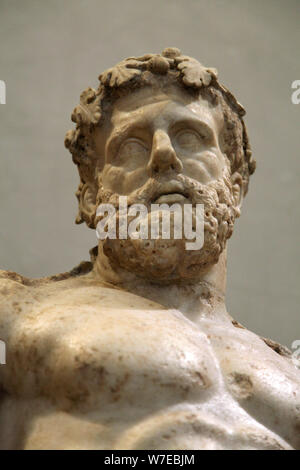 Estatua de Heracles, del II siglo. Artista: Desconocido