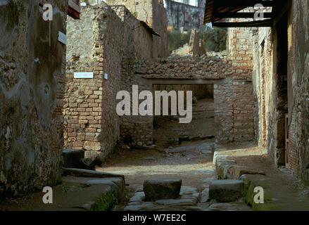 Escena callejera en Pompeya, siglo 1. Artista: Desconocido Foto de stock