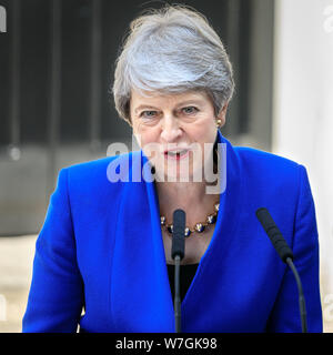 El Primer Ministro británico, Teresa Mayo habla, discurso de despedida fuera el número 10 de Downing Street antes de su dimisión, Londres. Foto de stock