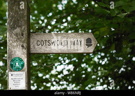 Cotswold forma caminantes signpost cerca Winchcombe, los Cotswolds Foto de stock