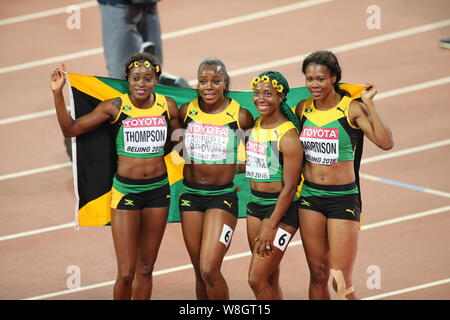 (Desde la izquierda) Elaine Thompson, Verónica Campbell-Brown, Shelly-Ann Fraser-Pryce y Natasha Thompson de Jamaica celebra tras ganar el Women's 4x10 Foto de stock