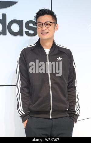 Cantante y actor de Hong Kong Shawn Yue sonríe durante una conferencia de prensa para Adidas sportswear en Taipei, Taiwán, 16 de enero de 2015. Foto de stock